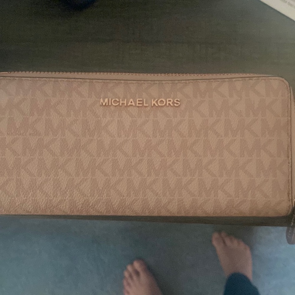 Michael Kors rose gold wallet